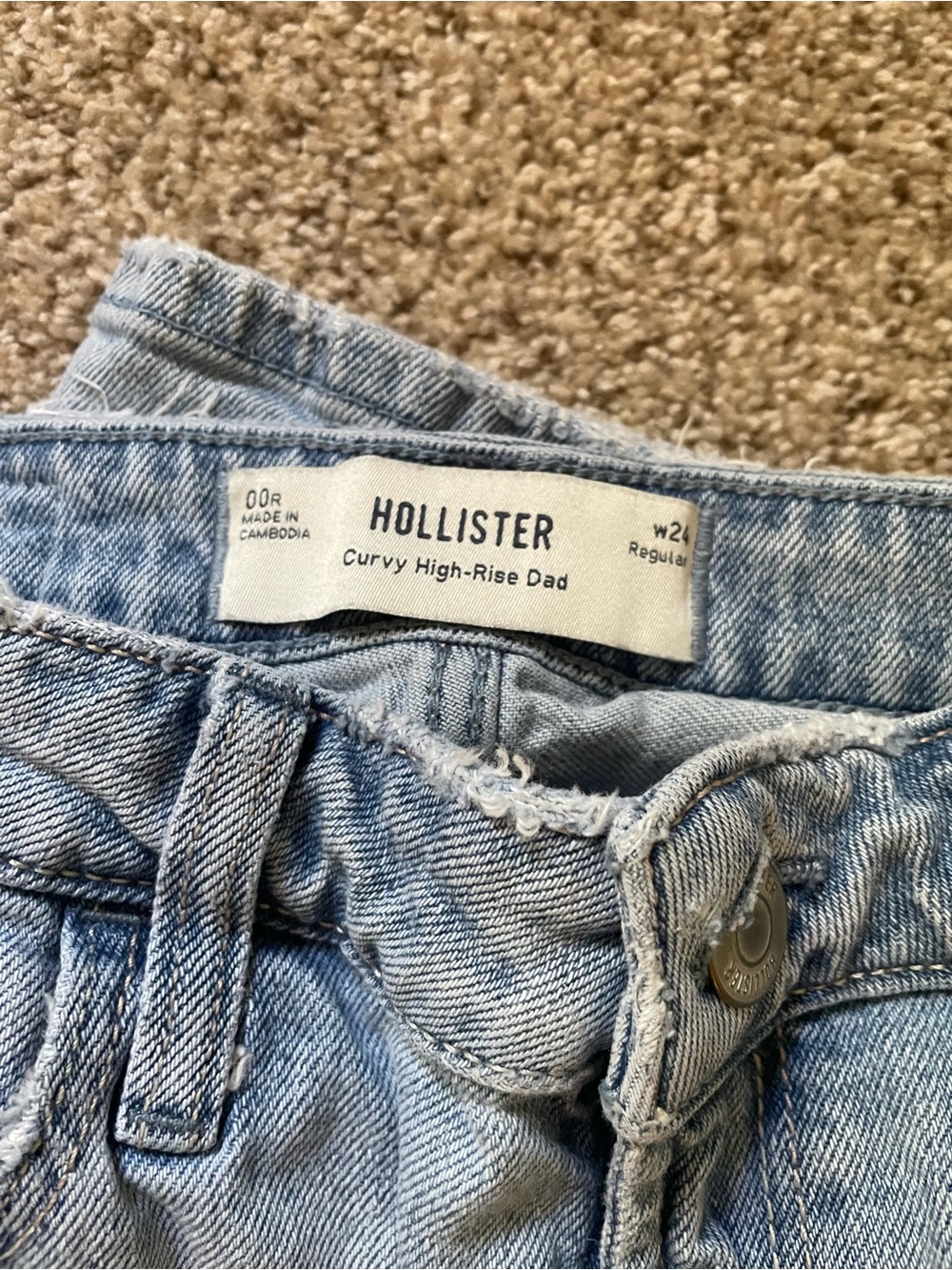 Hollister Curvy High-Rise Dad Jeans Light Blue Wash 00/24”